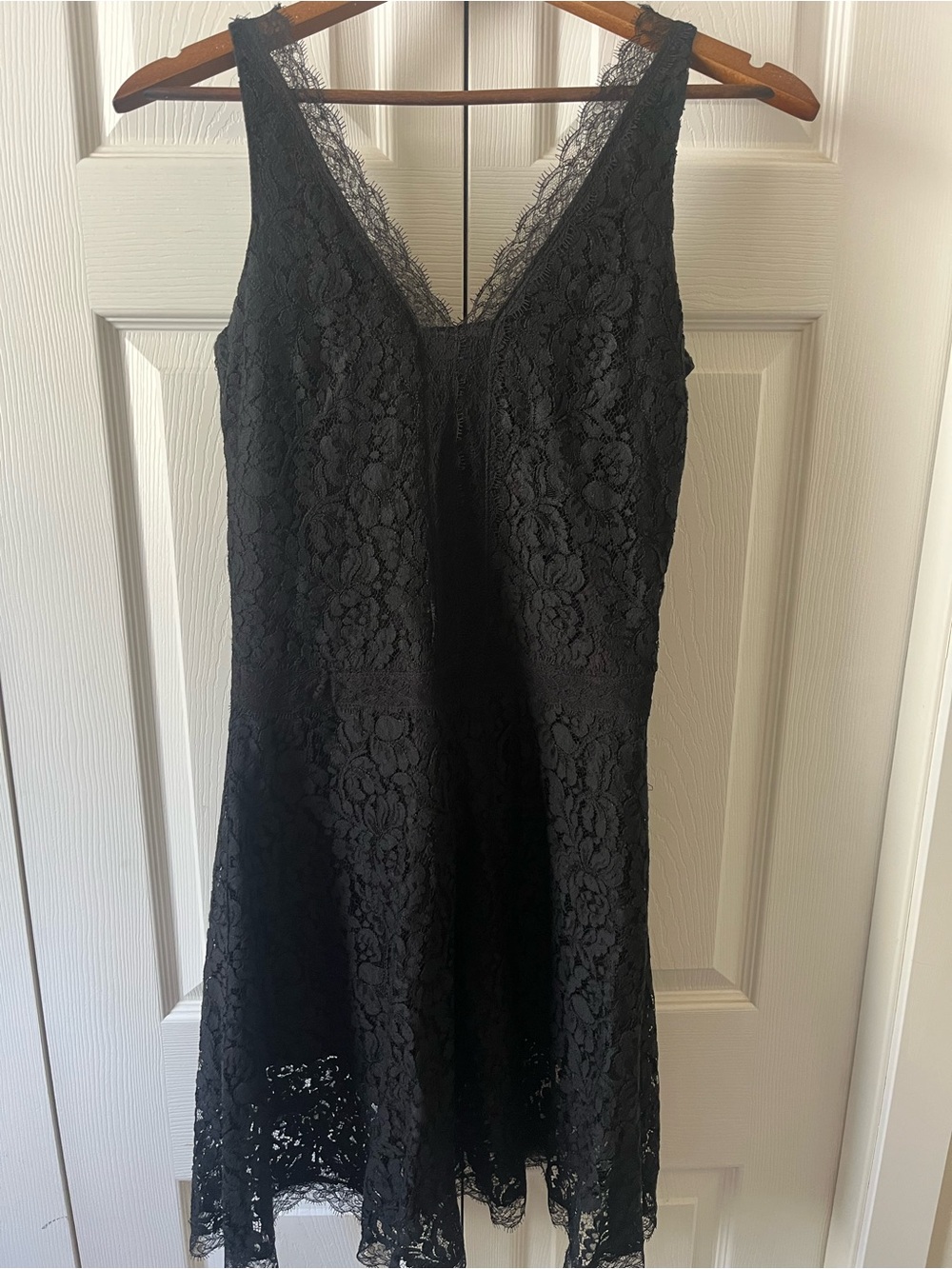 Club Monaco Black Lace V-Neck Sleevless Cocktail Mini Dress